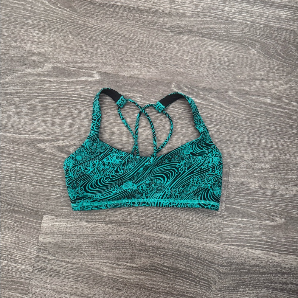 lululemon athletica free to be bra size 4